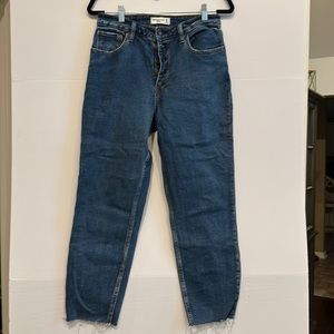 Abercrombie & Fitch. Mom high rise. Size 28/6R.